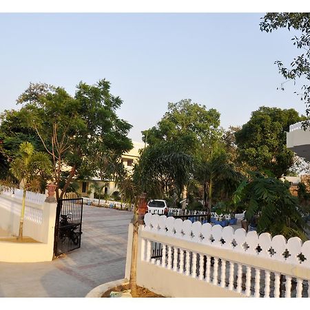 Hotel Eagle Nest Bharatpur Extérieur photo